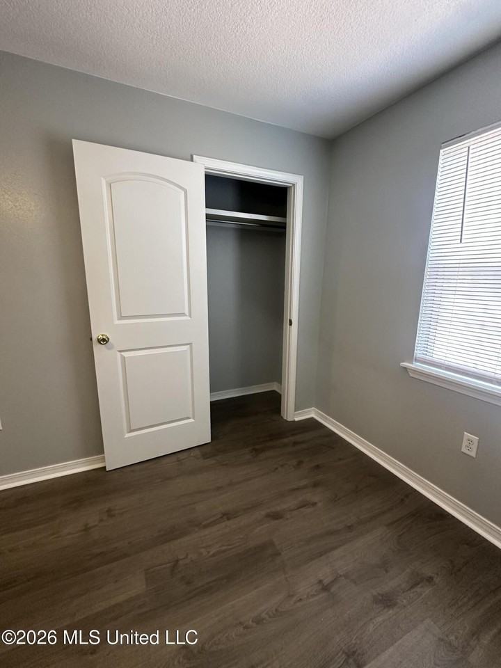 1206 Beach Ave - Photo 6 of 10