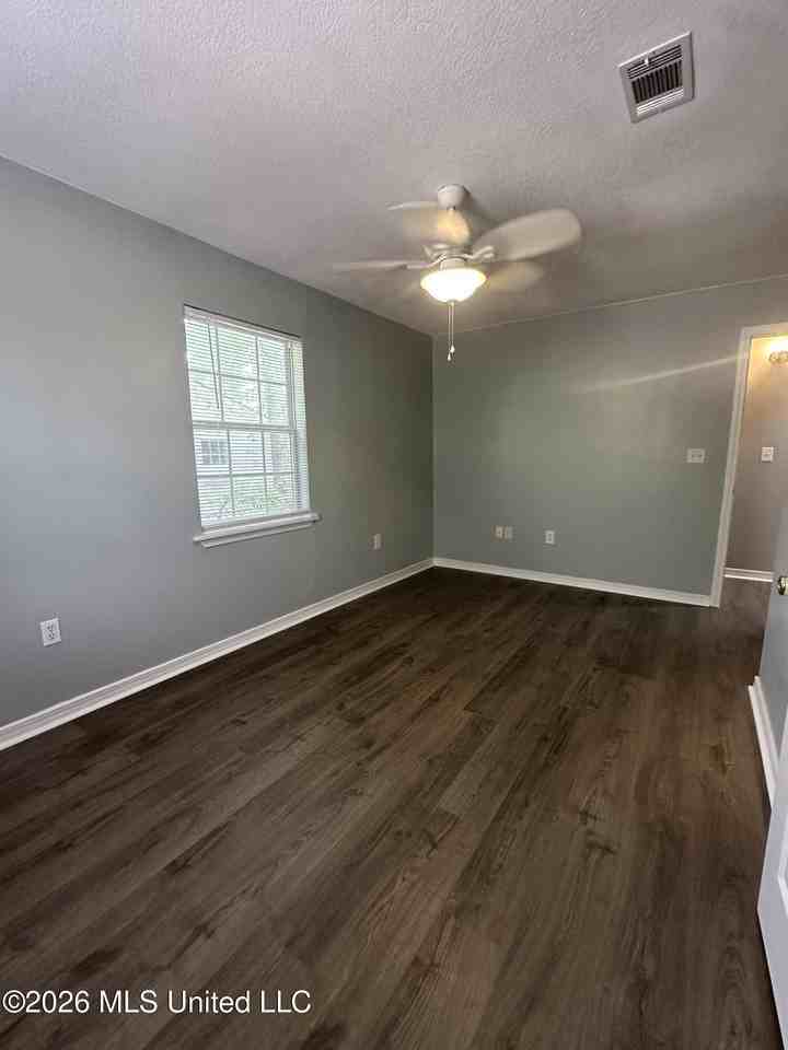 1206 Beach Ave - Photo 7 of 10
