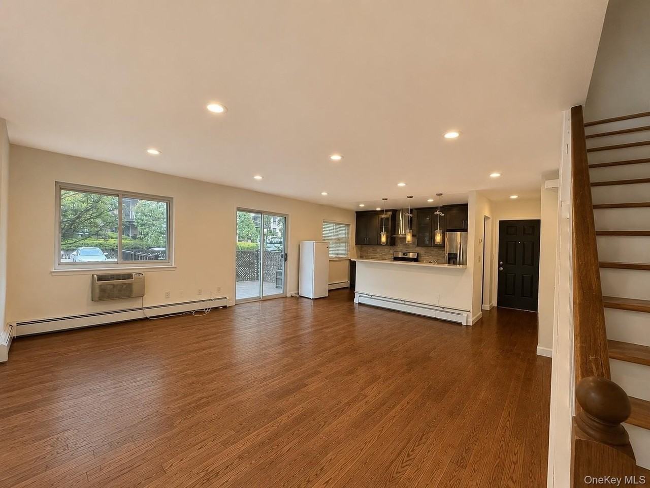 330 Central Park Ave #F8 - Photo 4 of 17