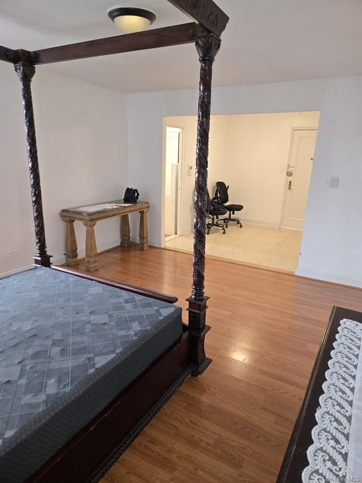 6435 Yellowstone Blvd - Photo 3 of 23