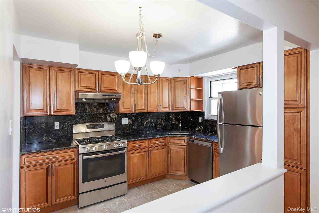 2812 37th St - Photo 2 of 8