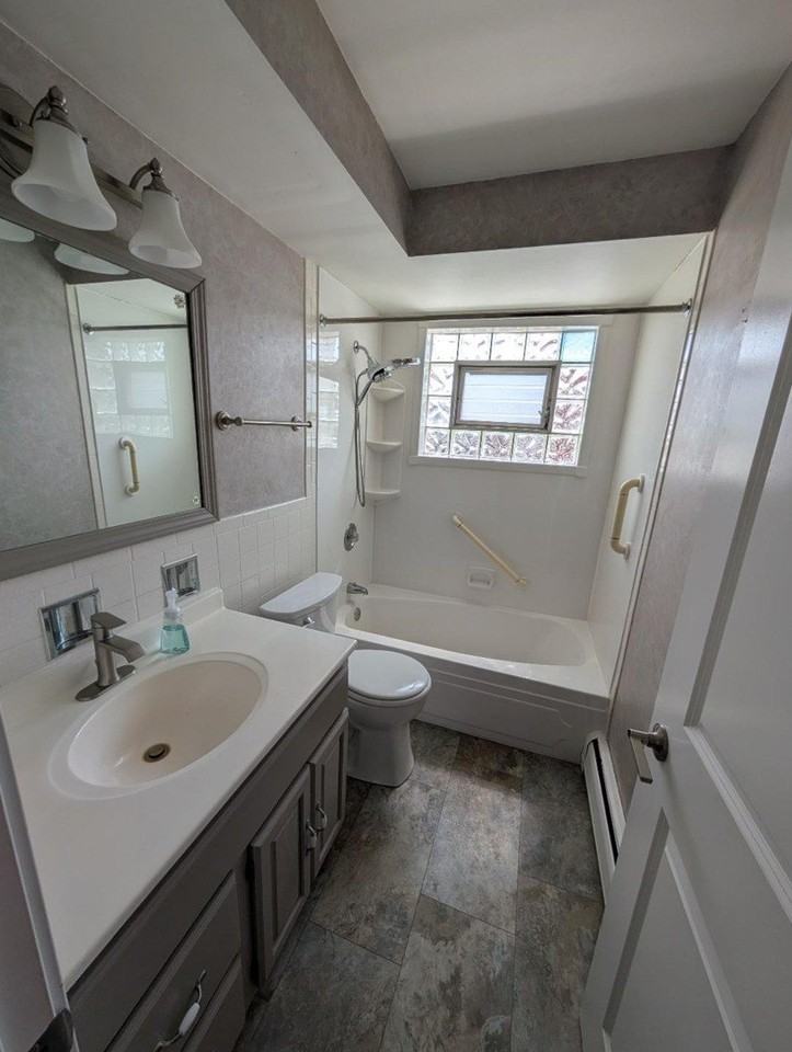 4752 W 101st St #8B - Photo 7 of 14
