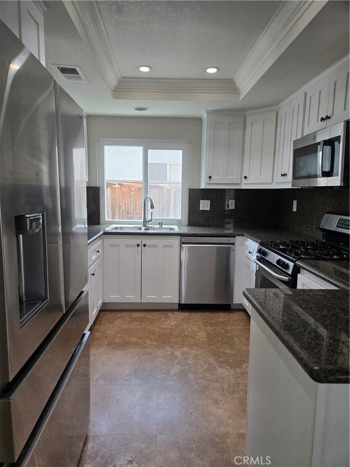 25142 Sanoria St - Photo 2 of 9