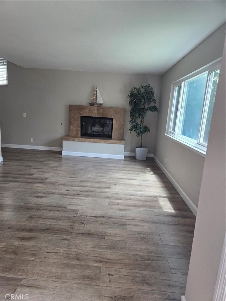 25142 Sanoria St - Photo 3 of 9
