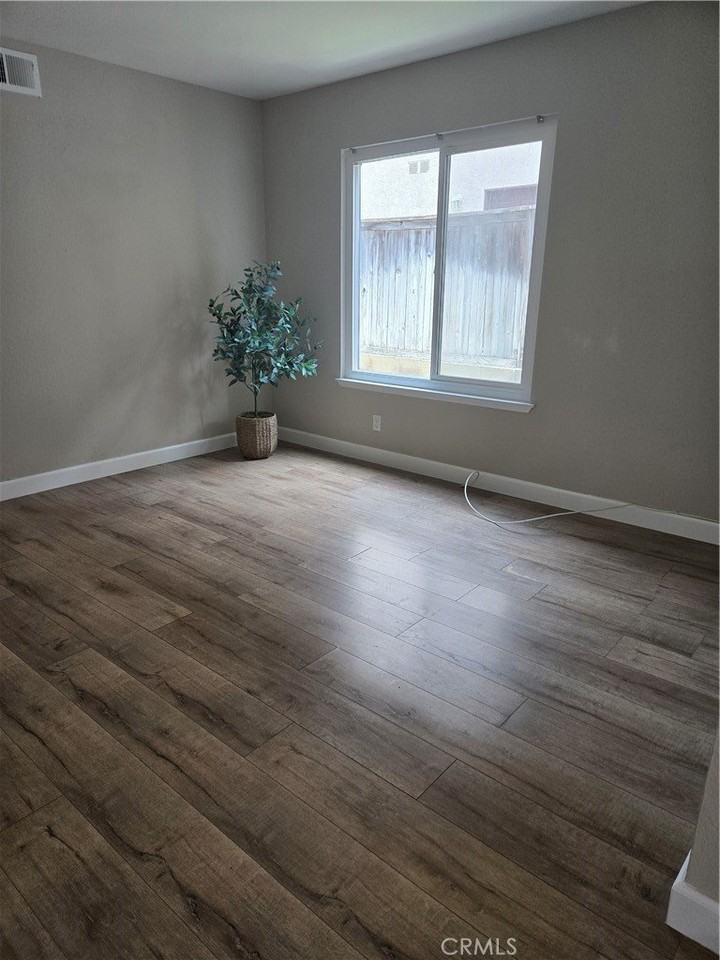 25142 Sanoria St - Photo 4 of 9