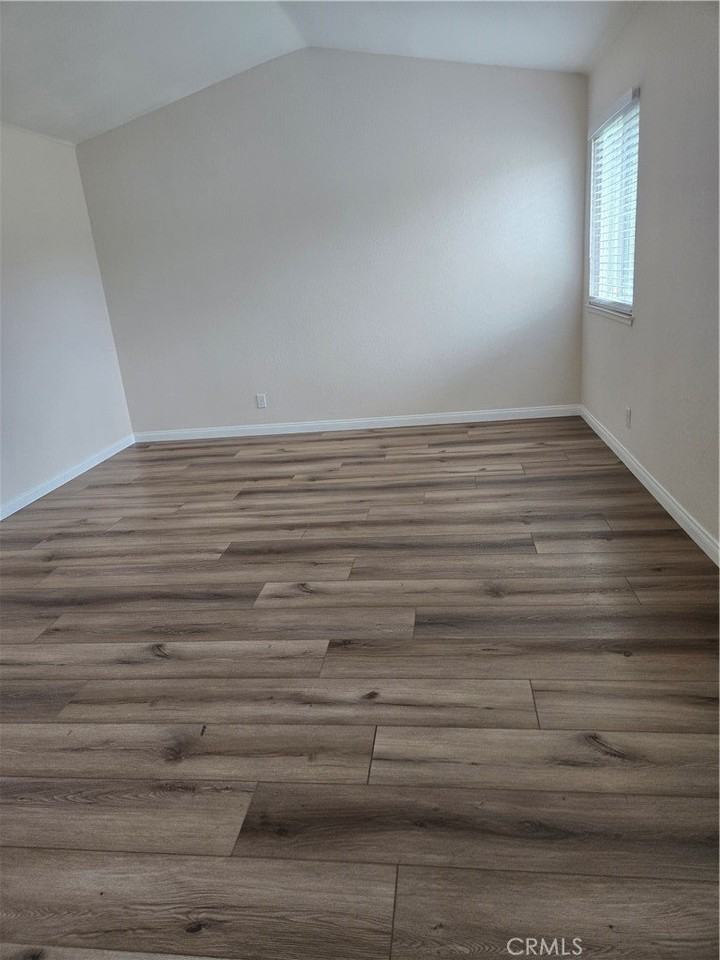 25142 Sanoria St - Photo 5 of 9