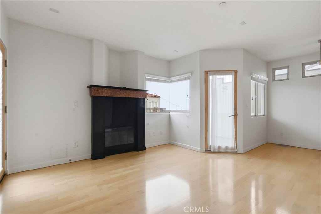 207 42nd St #A - Photo 4 of 42