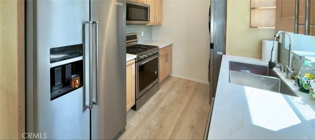 5921 Fallbrook Ave - Photo 4 of 16