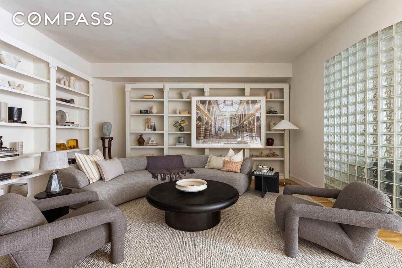 260 W Broadway #4C - Photo 3 of 24