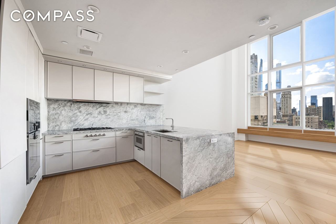 1059 3rd Ave #21B - Photo 3 of 13