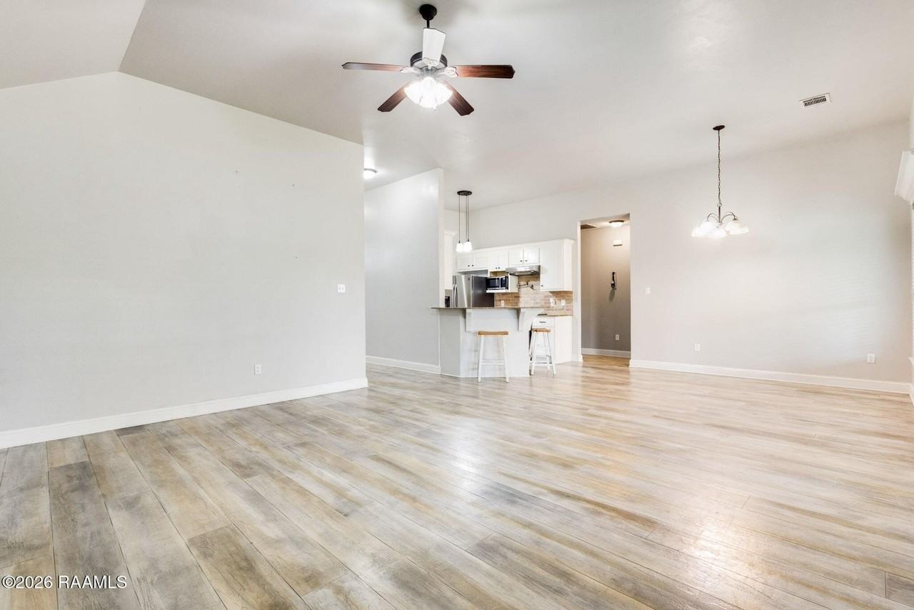 205 Quiet Bluff Dr - Photo 4 of 16