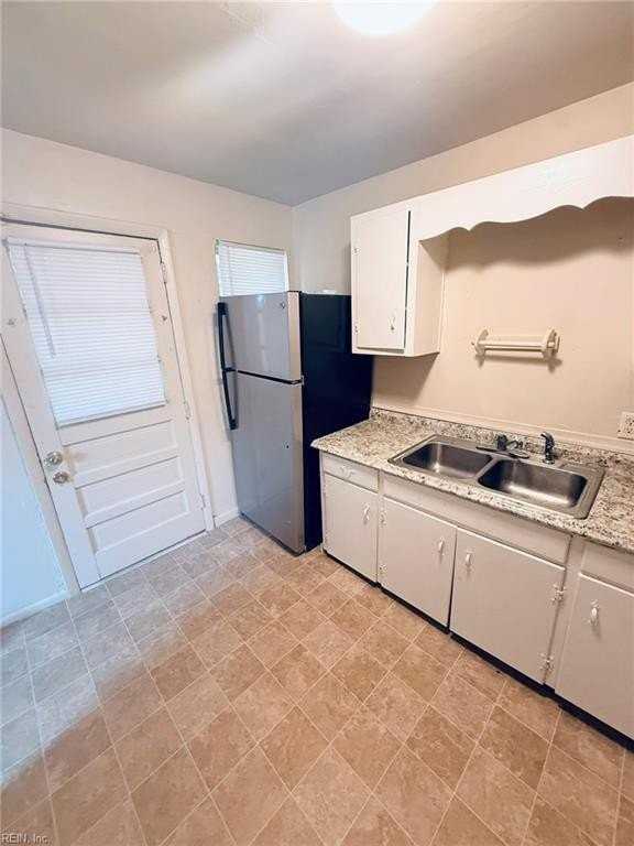 656 49th St - Photo 3 of 17