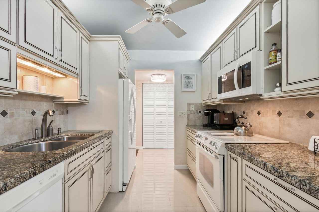 5440 N Ocean Dr #505 - Photo 6 of 16