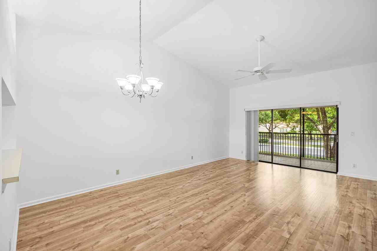 206 Congressional Way #206