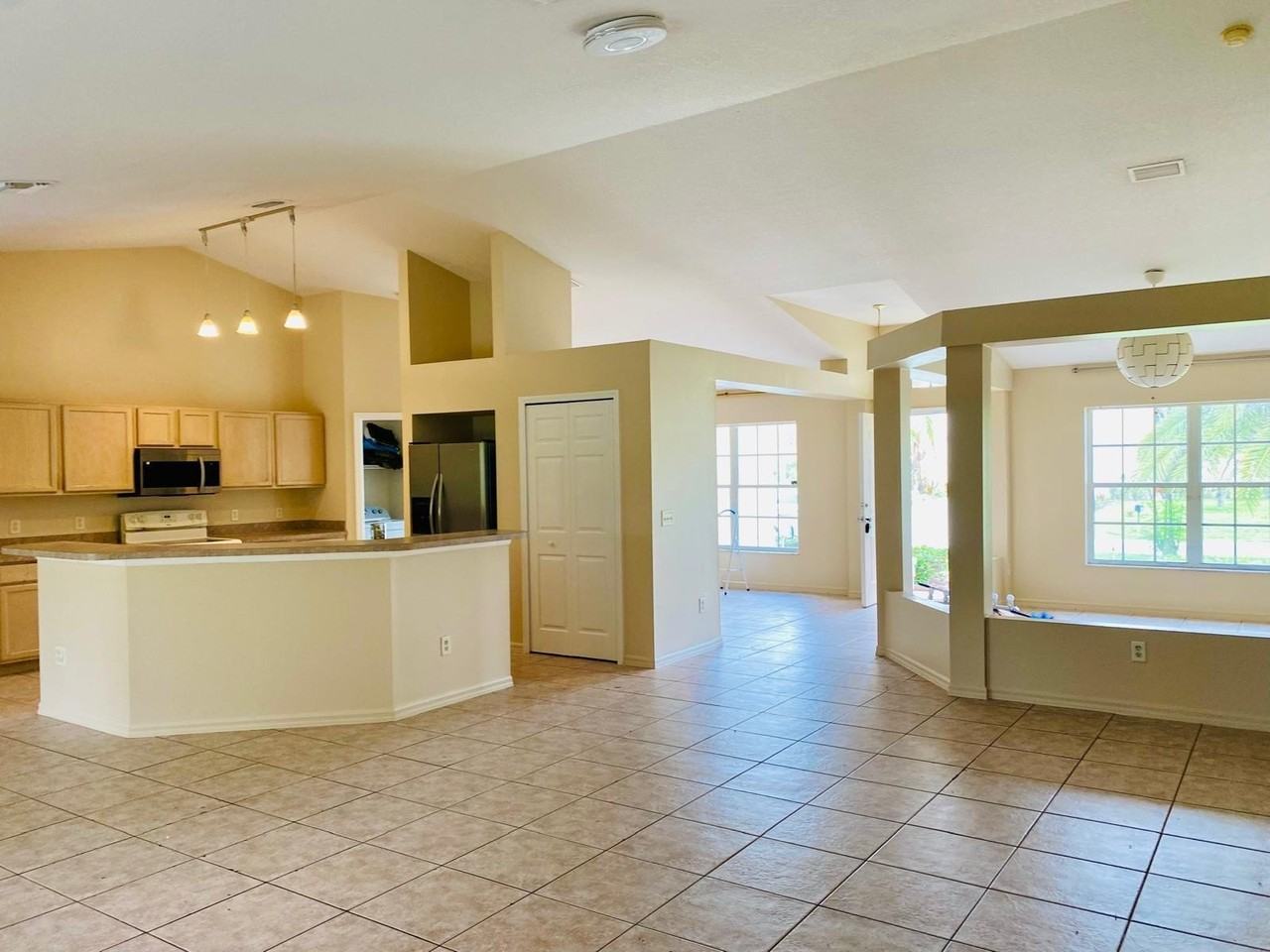 5952 Nw Baynard Dr - Photo 4 of 28