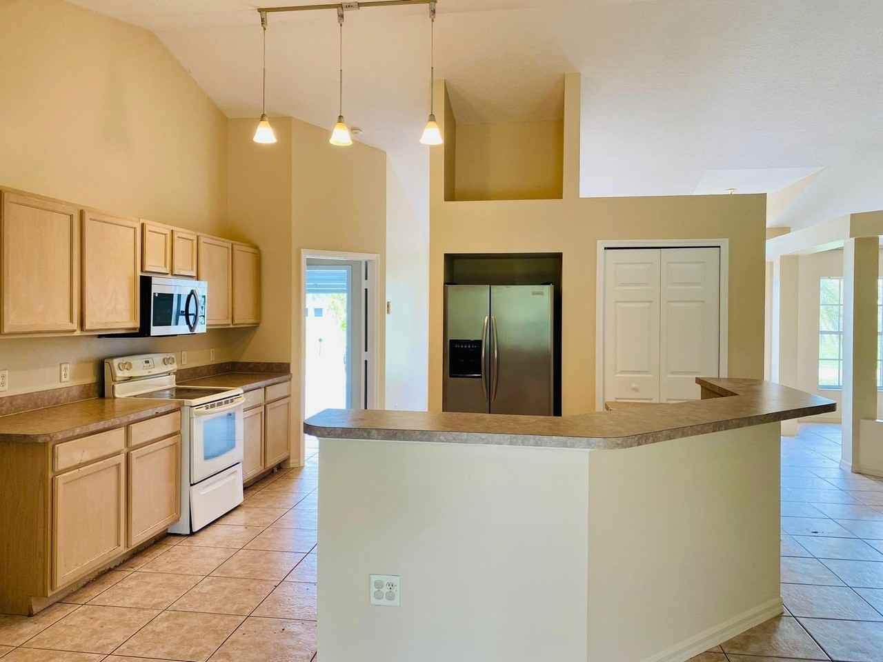 5952 Nw Baynard Dr - Photo 5 of 28