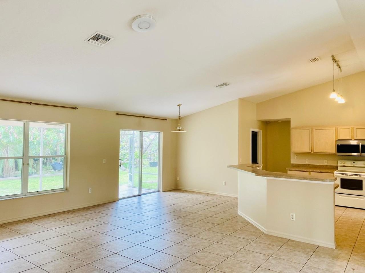 5952 Nw Baynard Dr - Photo 7 of 28