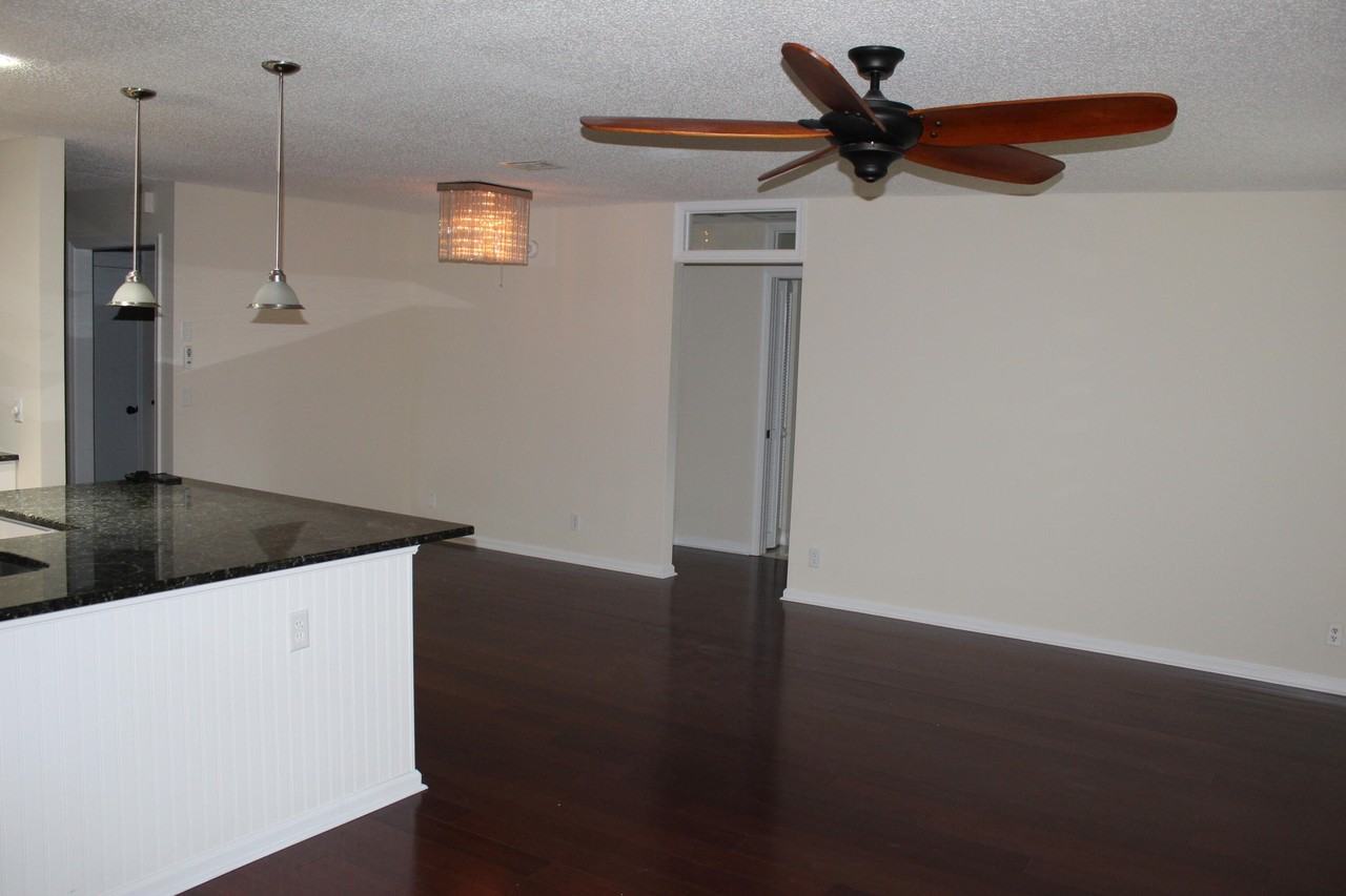 13880 Paddock Dr - Photo 4 of 14