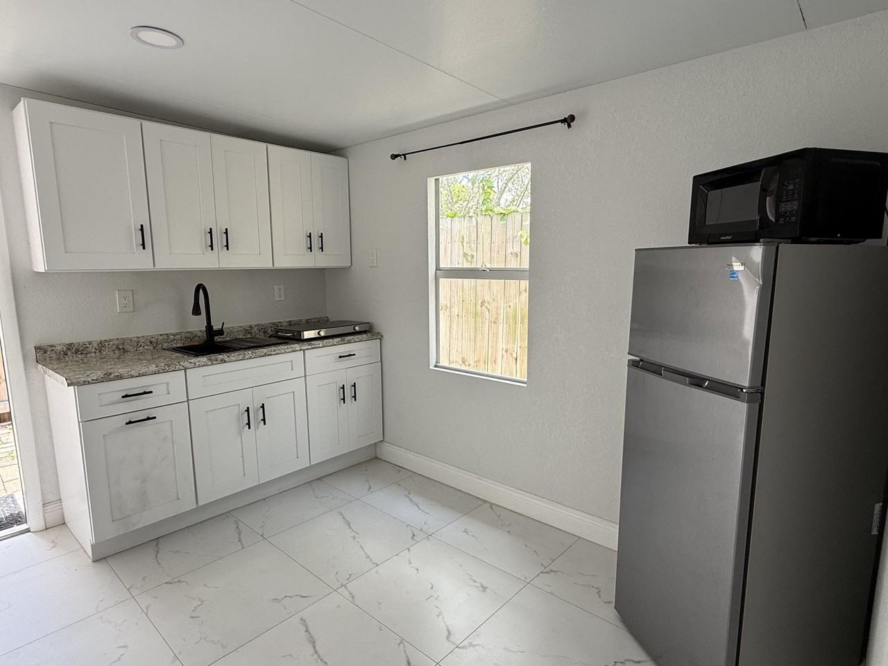 4904 Dillon St #C - Photo 2 of 6