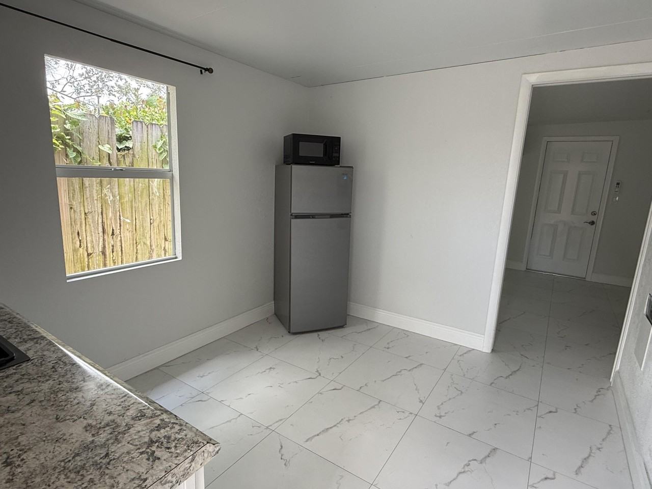 4904 Dillon St #C - Photo 3 of 6
