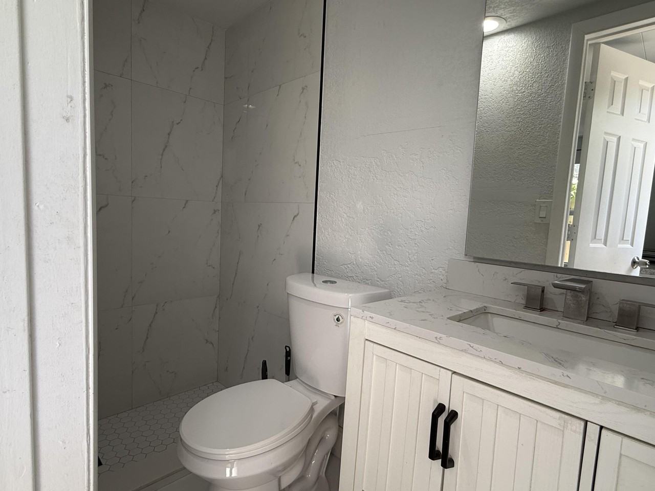 4904 Dillon St #C - Photo 5 of 6