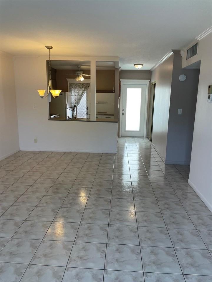 4421 Nw 16th St #G211 - Photo 5 of 16