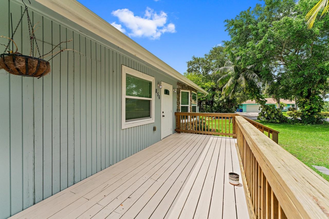 856 Sw Rustic Cir - Photo 3 of 41