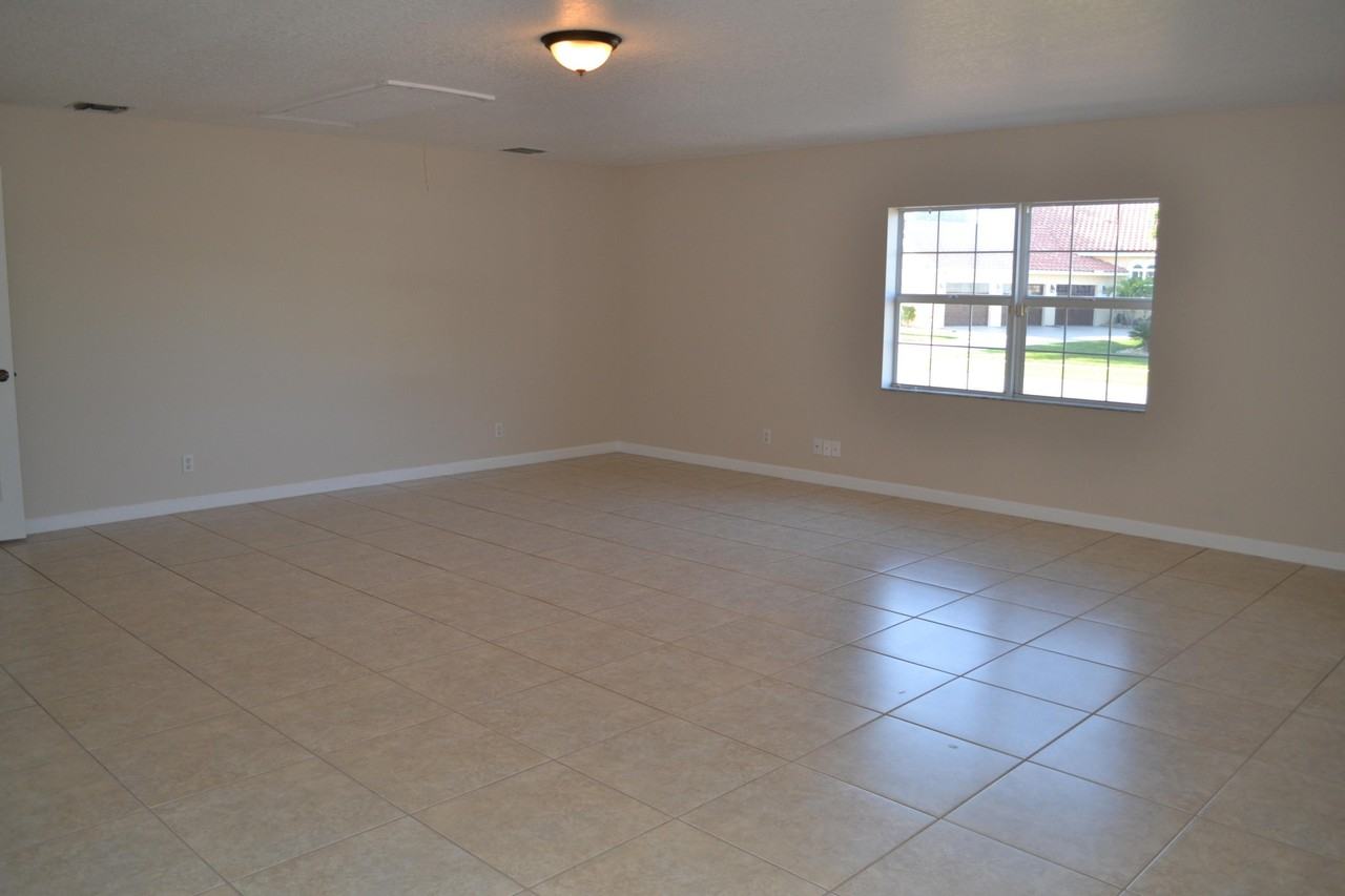 21502 Sweetwater Ln S - Photo 7 of 31