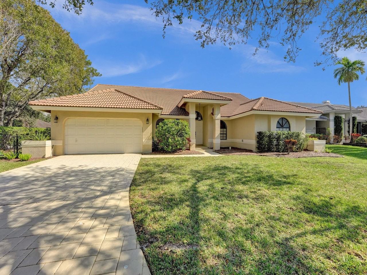 5029 Nw 98th Ln - Photo 3 of 36