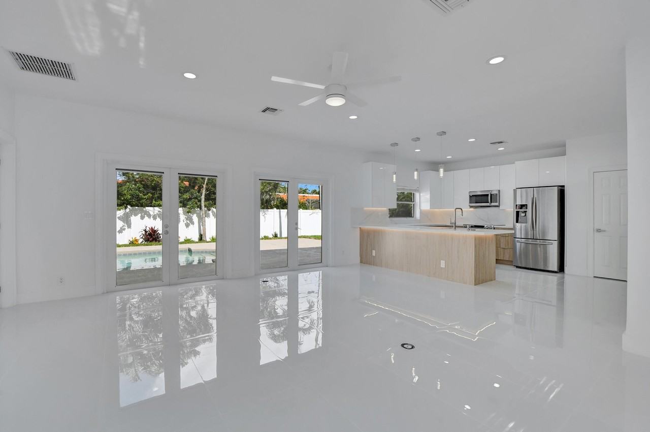 237 Nw 7th St - Photo 4 of 50