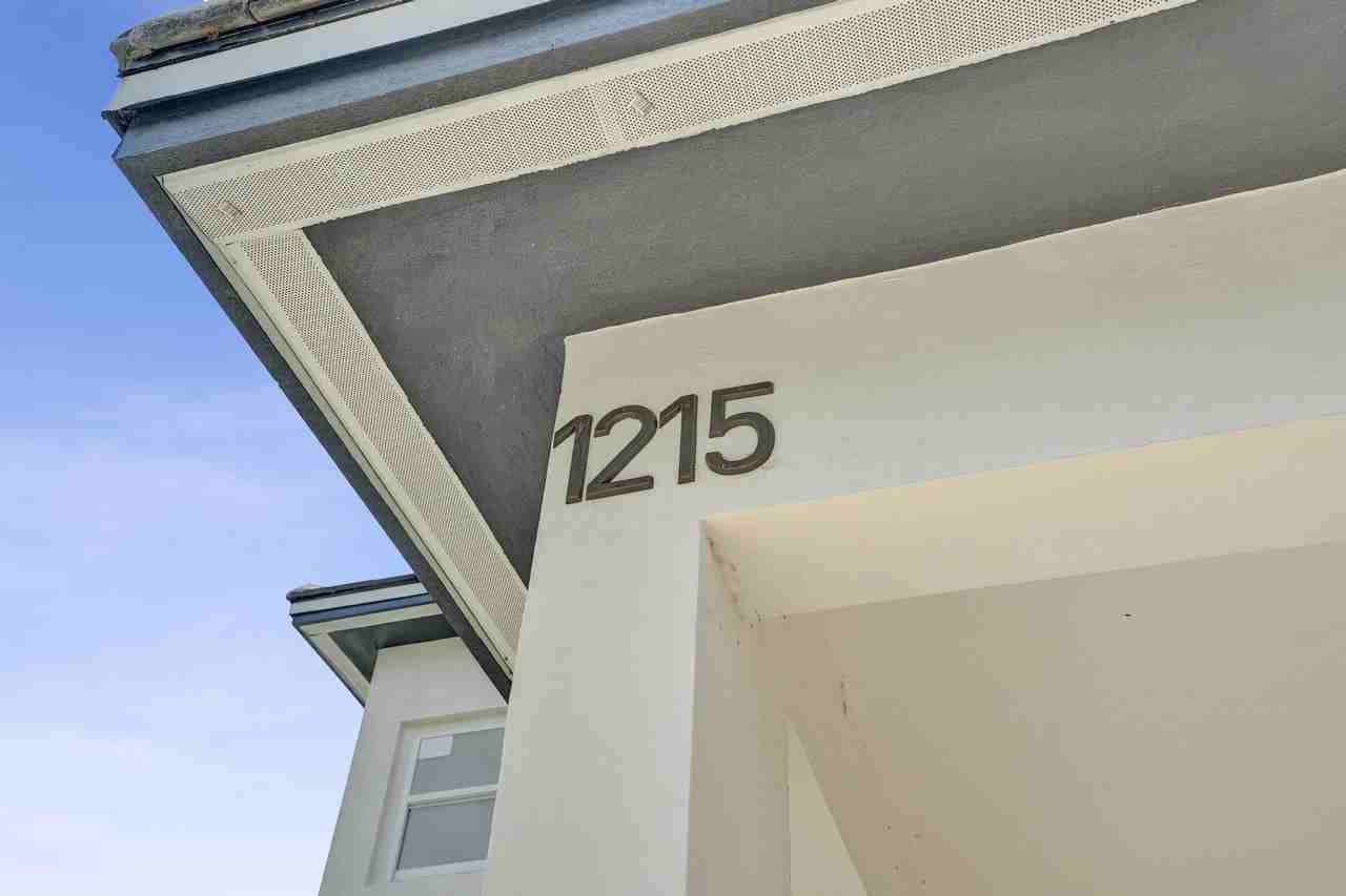 1215 W Las Olas Blvd #1215 - Photo 2 of 25