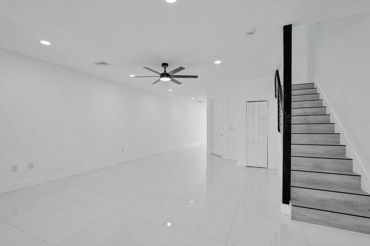 1215 W Las Olas Blvd #1215 - Photo 5 of 25