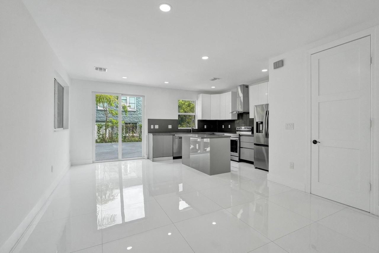 1215 W Las Olas Blvd #1215 - Photo 6 of 25