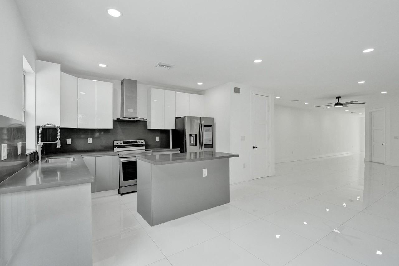 1215 W Las Olas Blvd #1215 - Photo 7 of 25