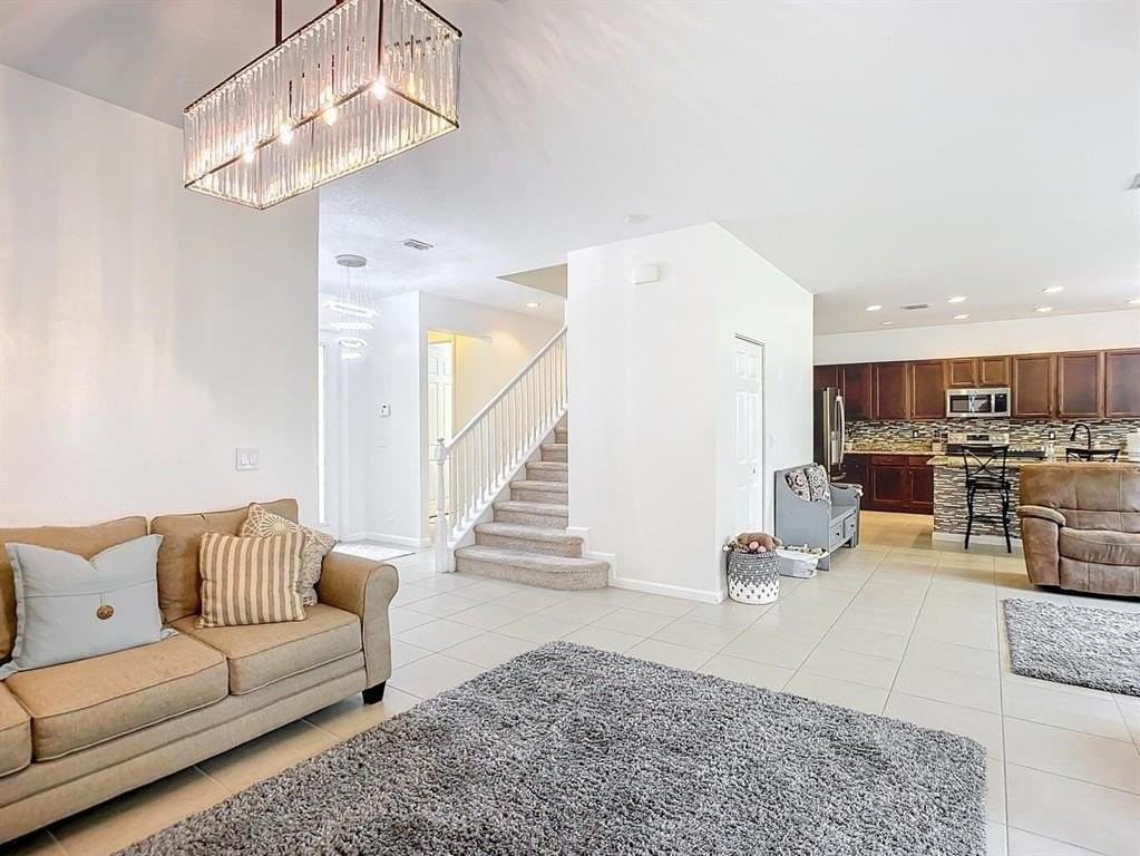 11931 Sw Crestwood Cir - Photo 5 of 50