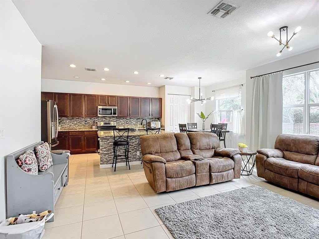 11931 Sw Crestwood Cir - Photo 6 of 50