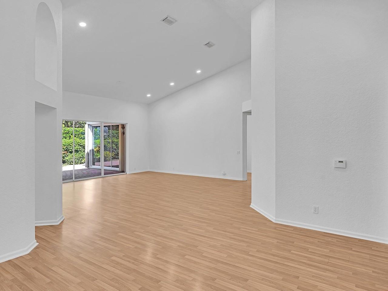3420 Washington Ln - Photo 6 of 33