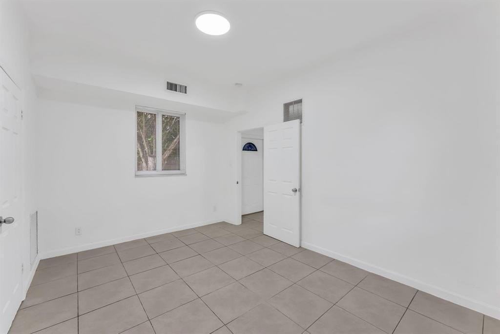1340 Ne 1st Ave - Photo 2 of 7