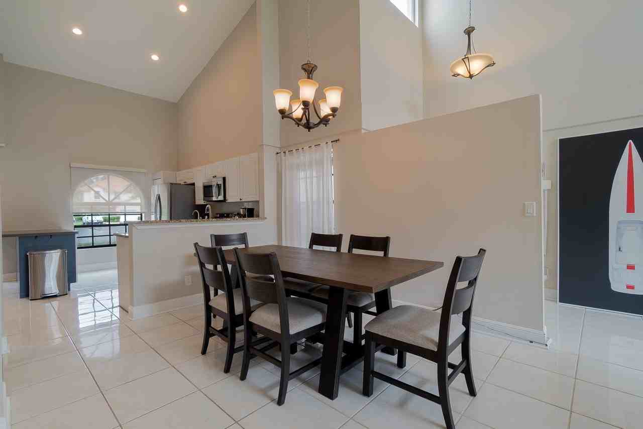 13547 Fountain View Blvd - Photo 5 of 32