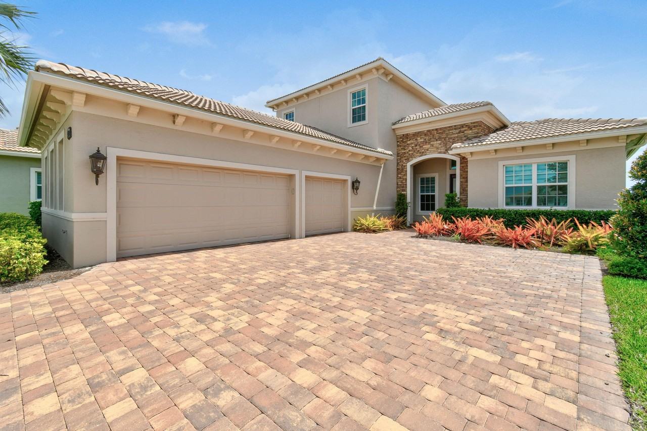 9019 Sw Terzi Way - Photo 4 of 50