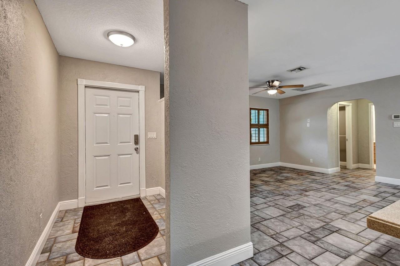 1402 Cormorant Rd - Photo 3 of 38