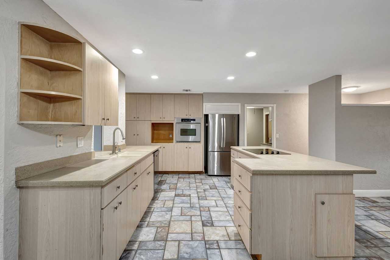 1402 Cormorant Rd - Photo 6 of 38