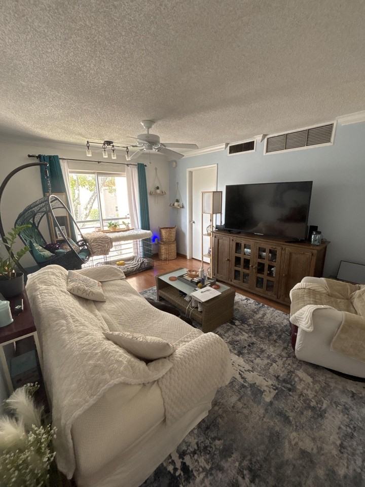 5354 Ne 6th Ave #C9 - Photo 5 of 13