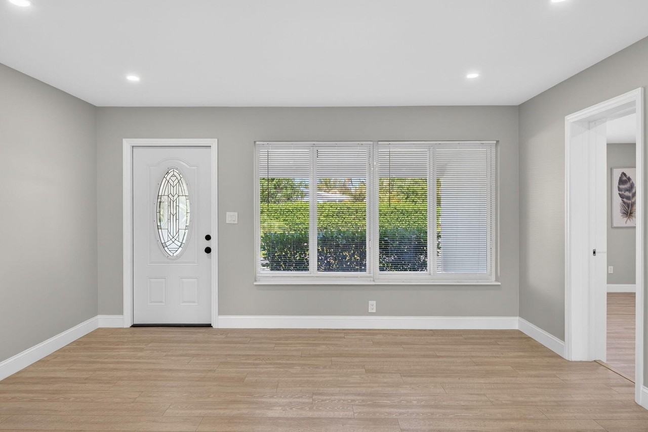 850 Se 1st Ave - Photo 7 of 49