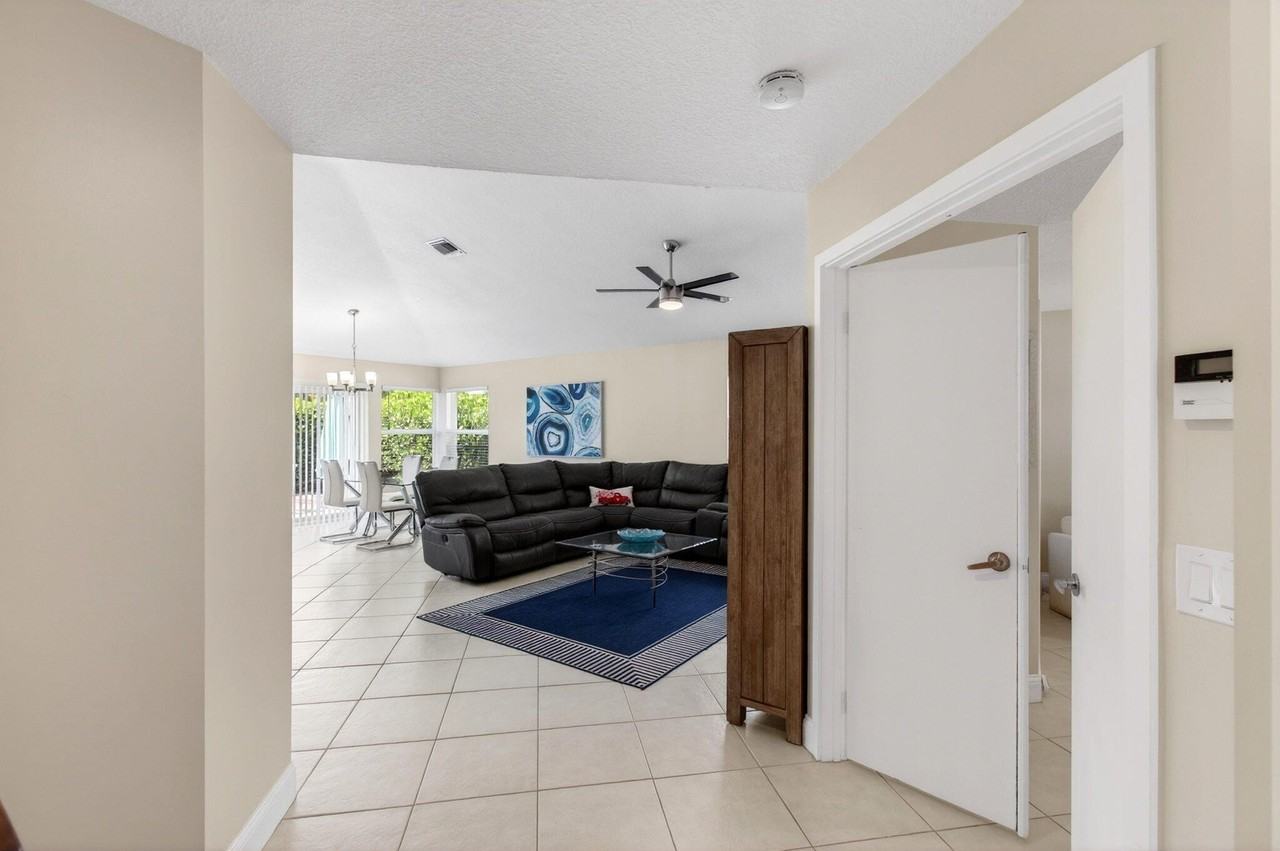 2034 Nw 52nd St - Photo 3 of 45