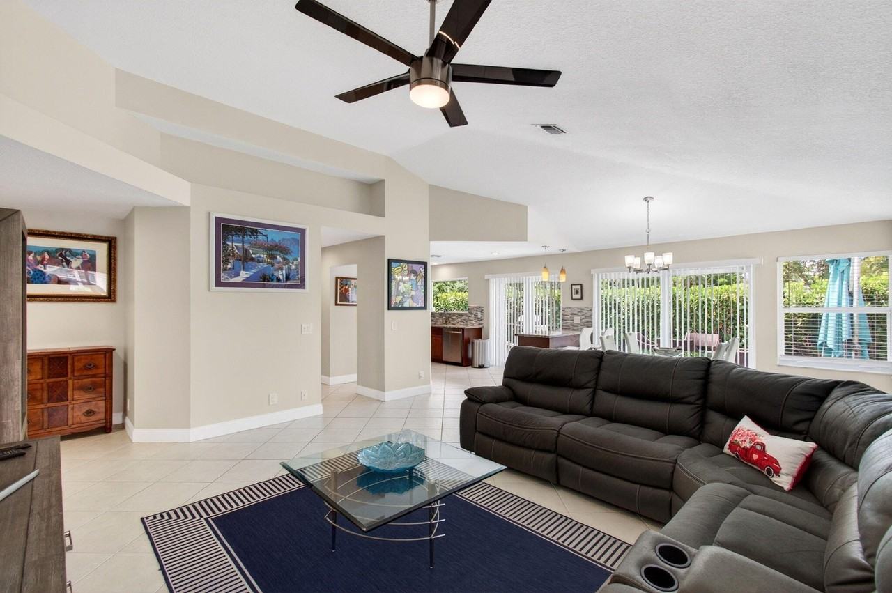 2034 Nw 52nd St - Photo 6 of 45
