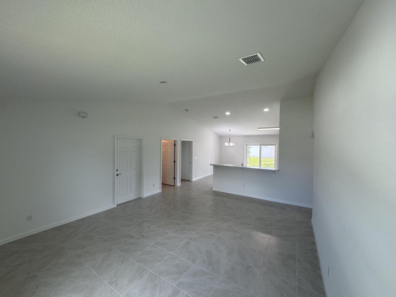 532 Sw Buswell Ave - Photo 4 of 37