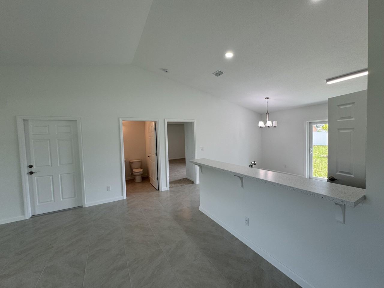 532 Sw Buswell Ave - Photo 5 of 37