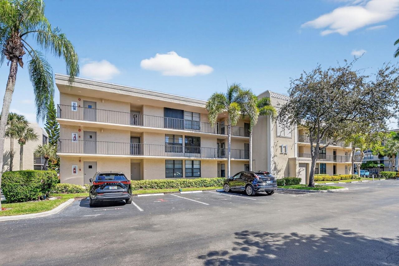 11 Royal Palm Way #3040
