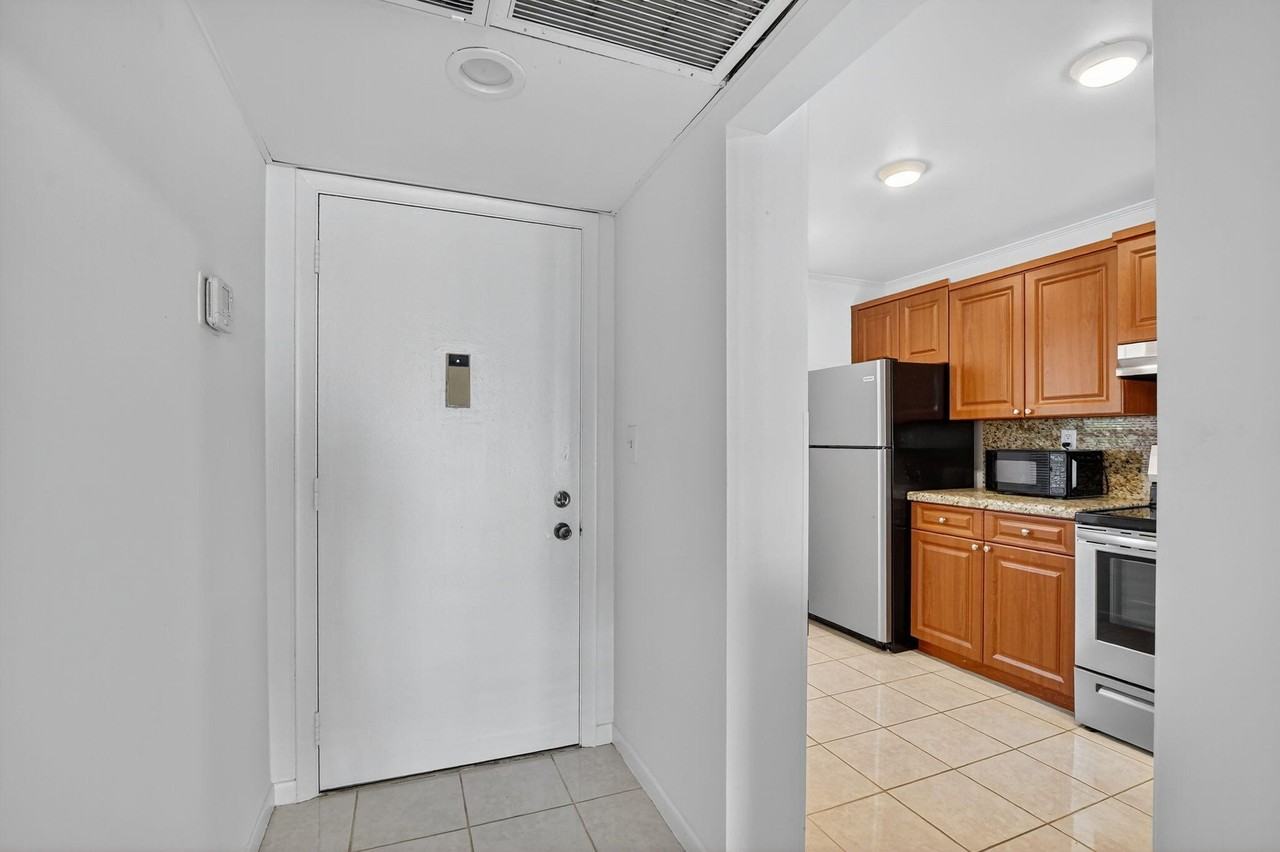 11 Royal Palm Way #3040 - Photo 4 of 50